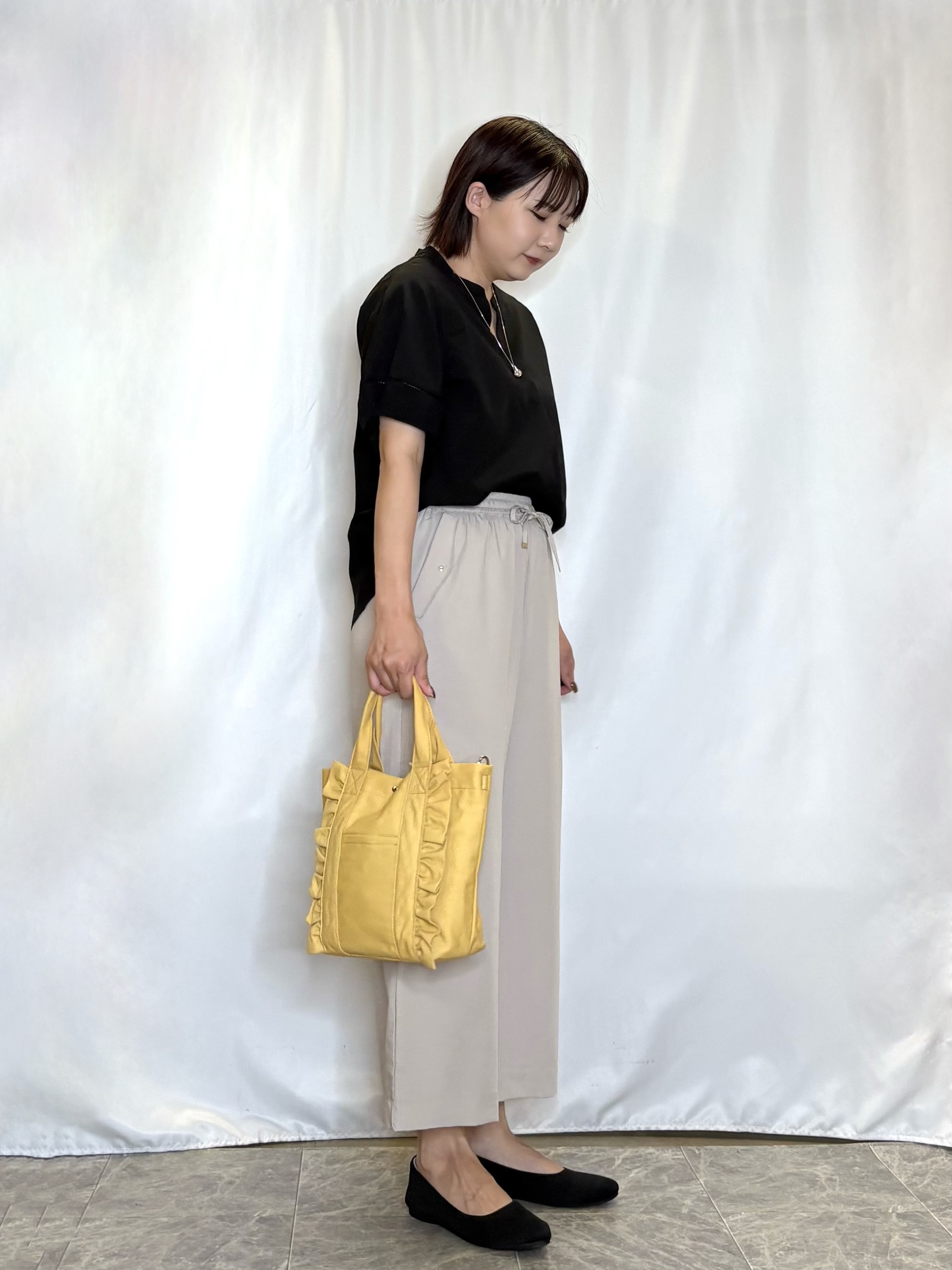 ネリさんの「SHOO･LA･RUE｜【洗濯後しわになりにくい/インせずきまる】シンプルだけど女性らしい 麻調スキッパーブラウス」を使ったコーディネート