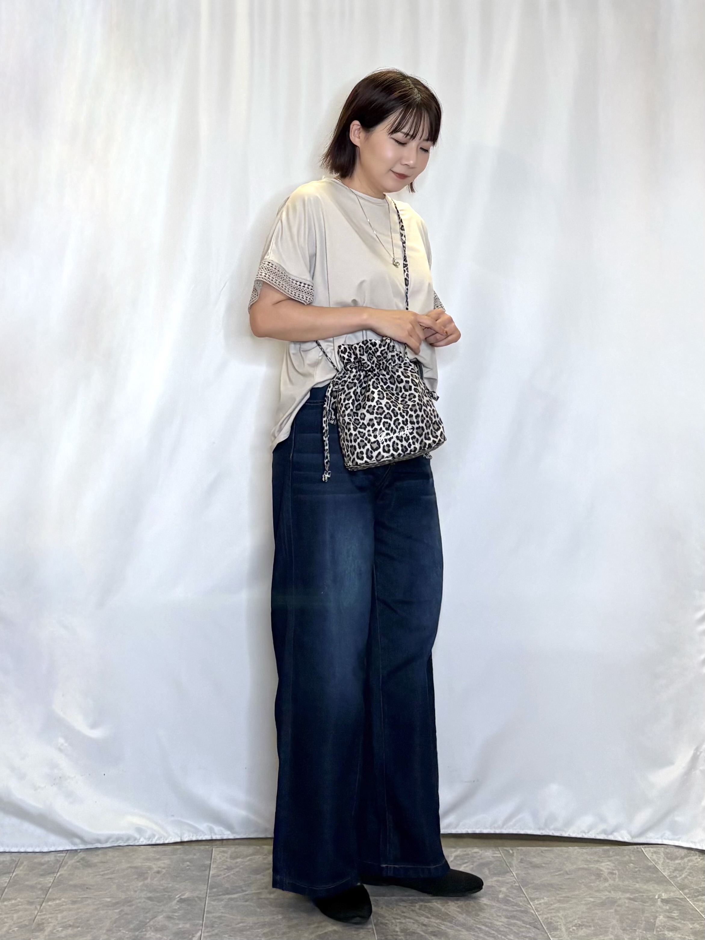 ネリさんの「SHOO･LA･RUE｜【UV/洗濯機可/体型カバー】ヒップ周りが隠せる お袖レースTシャツ」を使ったコーディネート
