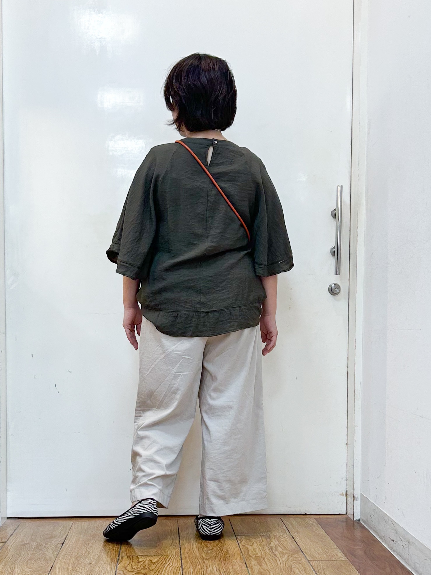 haruさんの「SHOO･LA･RUE｜【S-LL/洗濯機可/体型カバー】はしごレースがポイント スラブポンチョ風ブラウス」を使ったコーディネート