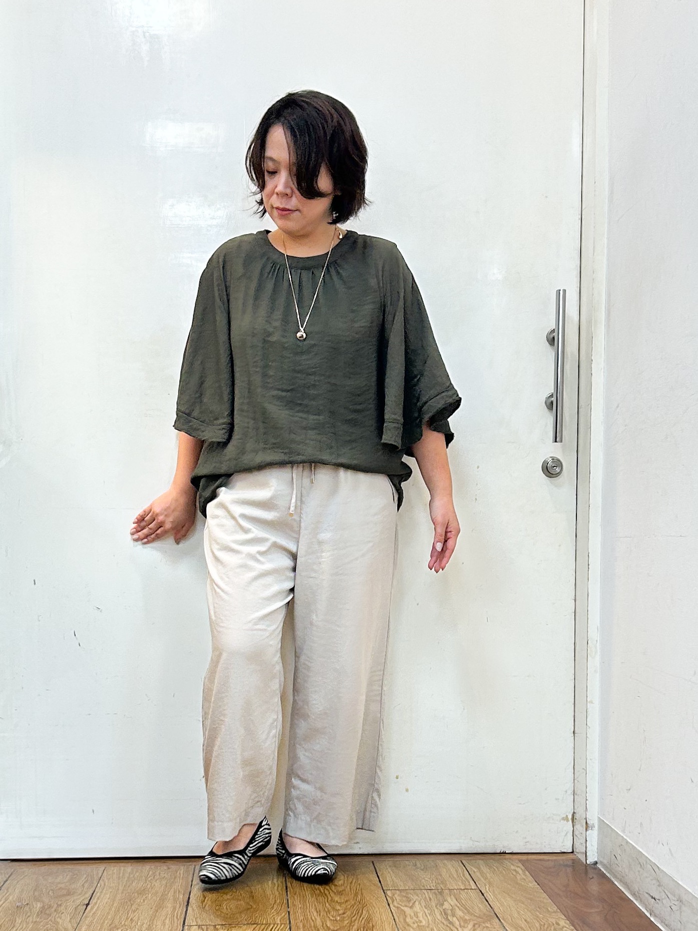 haruさんの「SHOO･LA･RUE｜【S-LL/洗濯機可/体型カバー】はしごレースがポイント スラブポンチョ風ブラウス」を使ったコーディネート