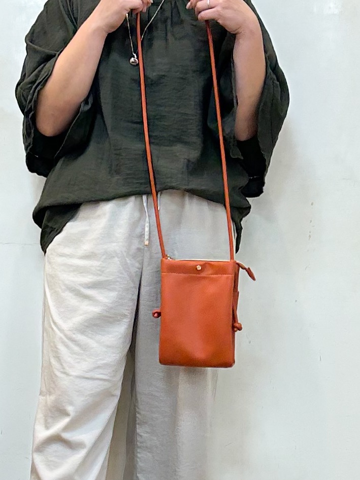 haruさんの「SHOO･LA･RUE｜【S-LL/洗濯機可/体型カバー】はしごレースがポイント スラブポンチョ風ブラウス」を使ったコーディネート