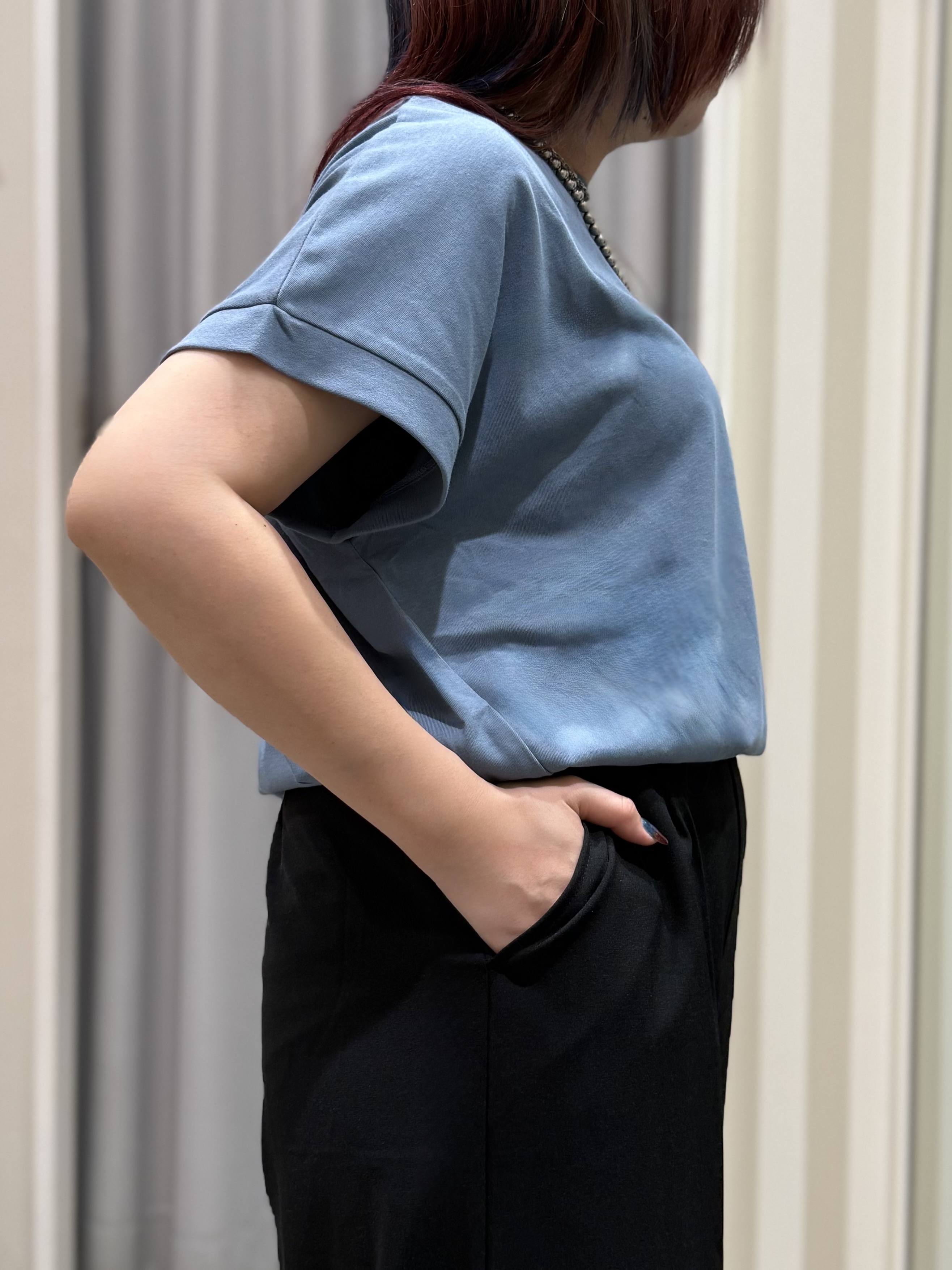 sakinoさんの「SHOO･LA･RUE｜【汗じみ防止/S-LL/体型カバー/洗濯機可】汗じみが気になりにくい 大人の刺繍ロゴTシャツ」を使ったコーディネート