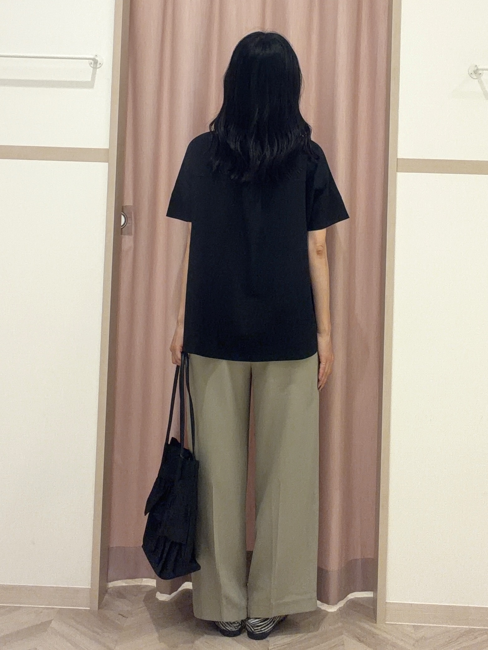 大西直穂さんの「SHOO･LA･RUE｜【洗濯後しわになりにくい/ひんやり/UV/吸水速乾】Wポケットが目を引く オンオフ使えるスキッパーブ」を使ったコーディネート