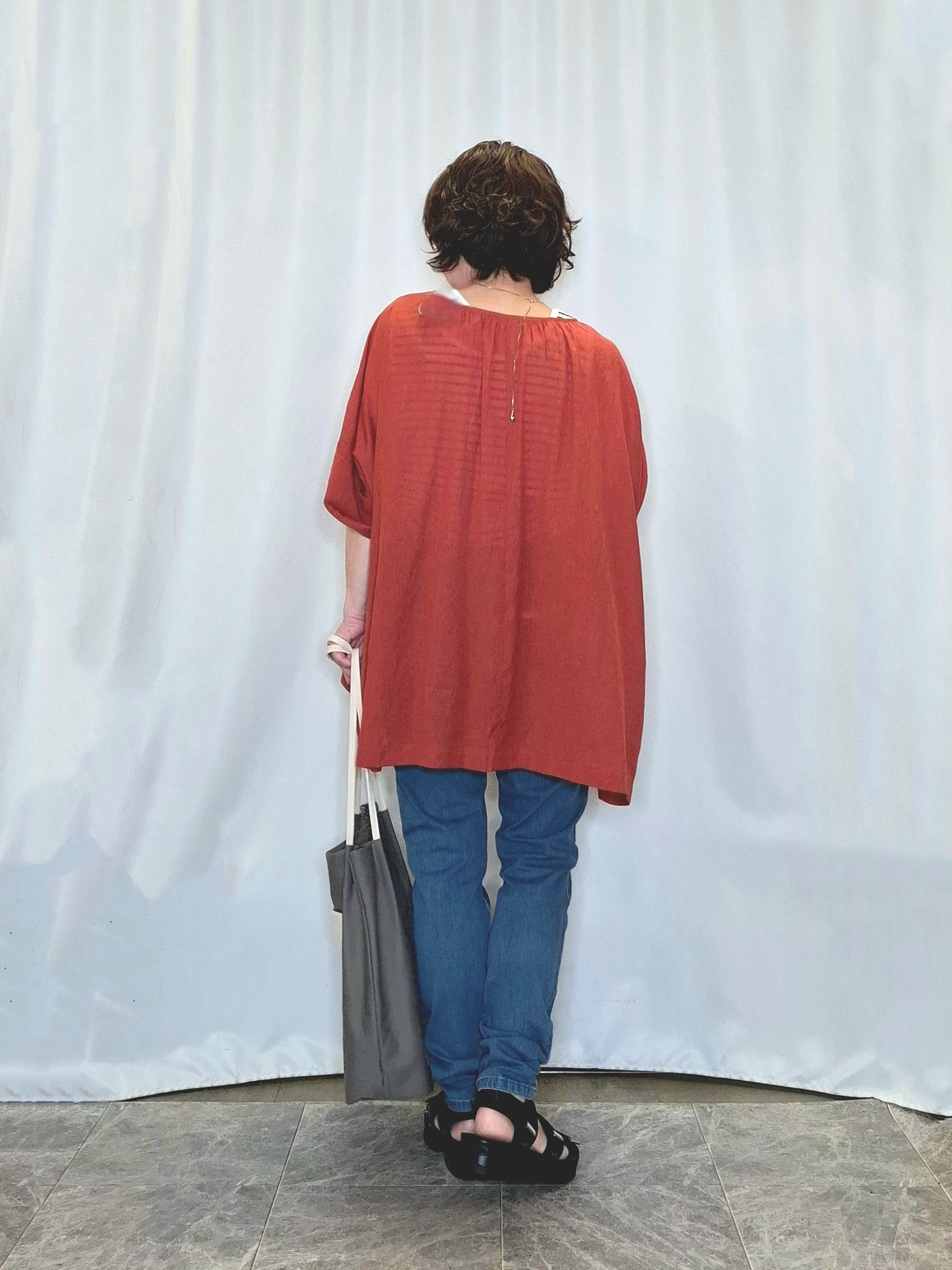 ぬーさんの「SHOO･LA･RUE｜【2点セット/洗濯機可】大人の抜け感 インせず決まるリボン付きブラウス＆タンクトップ」を使ったコーディネート