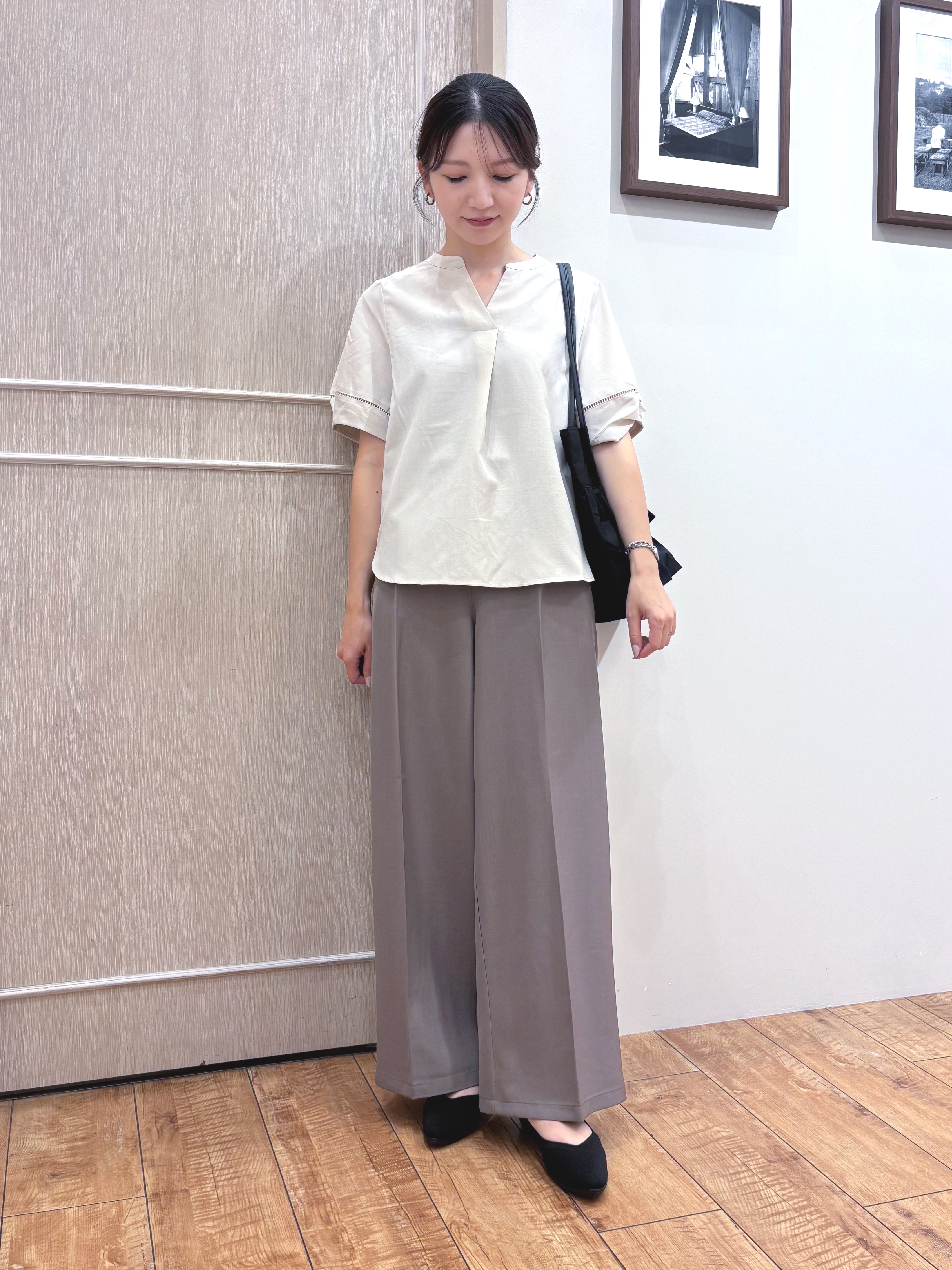 なみさんの「SHOO･LA･RUE｜【洗濯後しわになりにくい/インせずきまる】シンプルだけど女性らしい 麻調スキッパーブラウス」を使ったコーディネート
