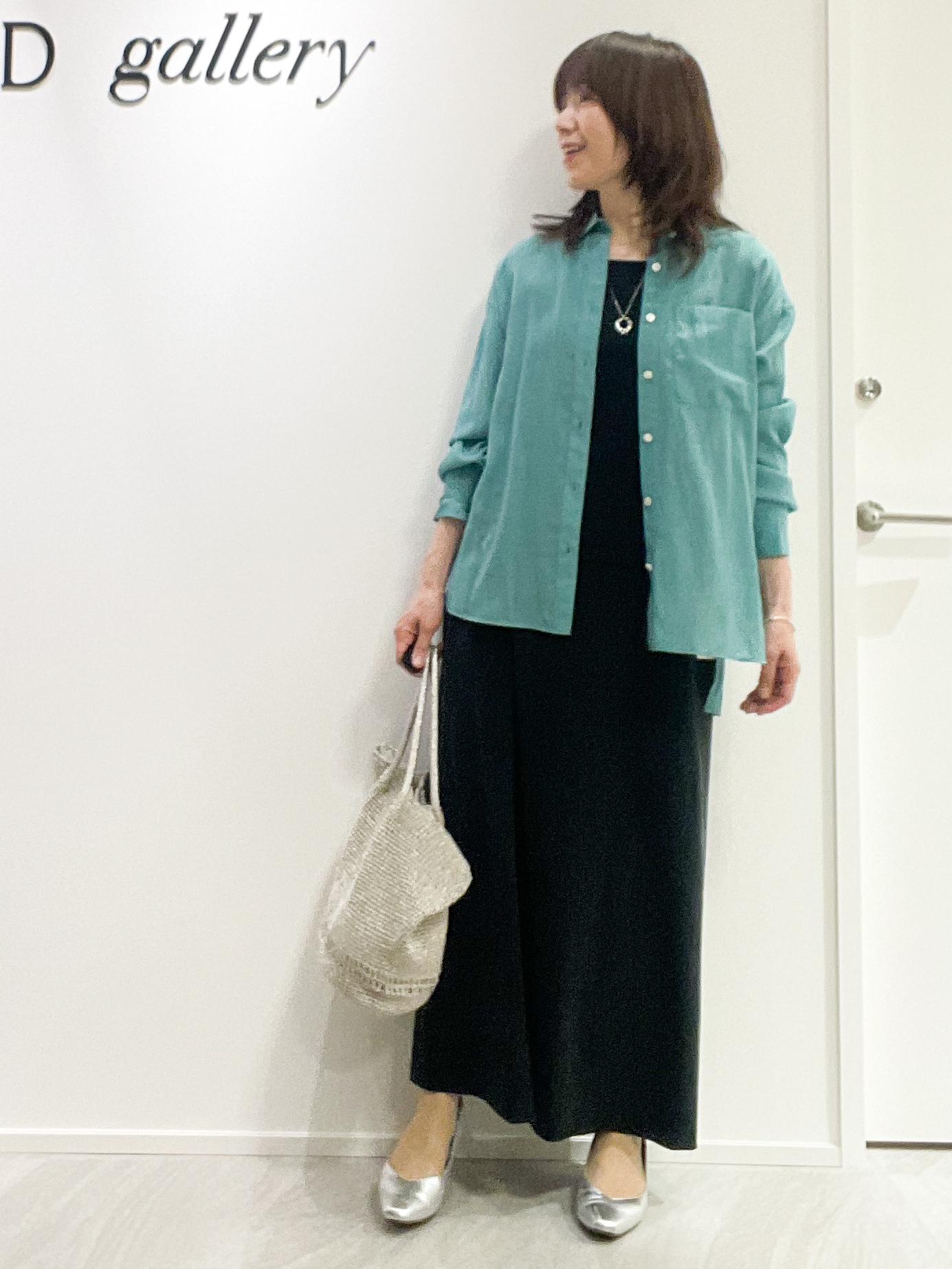 めいさんの「UNTITLED｜【秋羽織り/肌に張り付きにくい】シルキータッチシアーシャツ」を使ったコーディネート