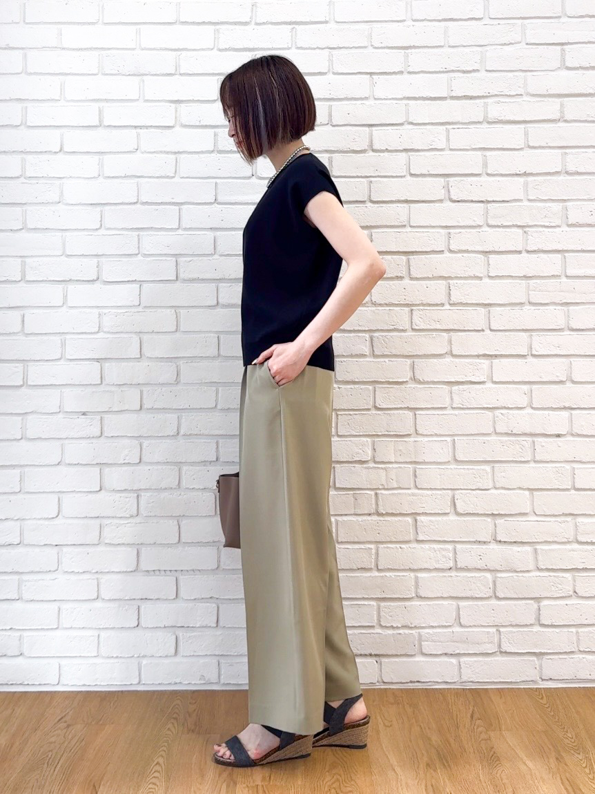 𝐜𝐡𝐢𝐤𝐚さんの「SHOO･LA･RUE｜【洗濯機可/S-LL】インせず着られる 大人シンプルニット」を使ったコーディネート