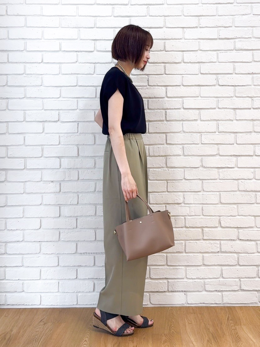 𝐜𝐡𝐢𝐤𝐚さんの「SHOO･LA･RUE｜【洗濯機可/S-LL】インせず着られる 大人シンプルニット」を使ったコーディネート