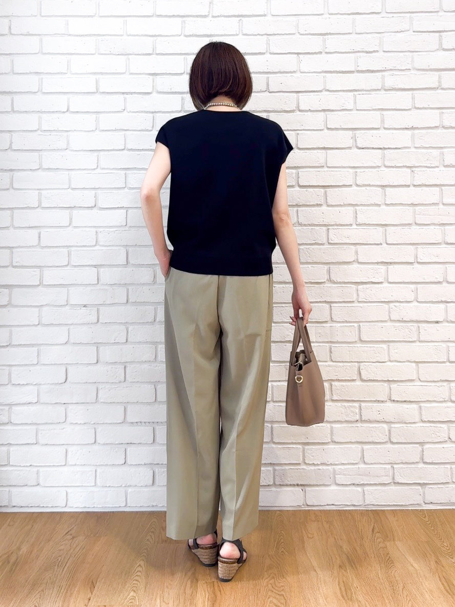 𝐜𝐡𝐢𝐤𝐚さんの「SHOO･LA･RUE｜【洗濯機可/S-LL】インせず着られる 大人シンプルニット」を使ったコーディネート
