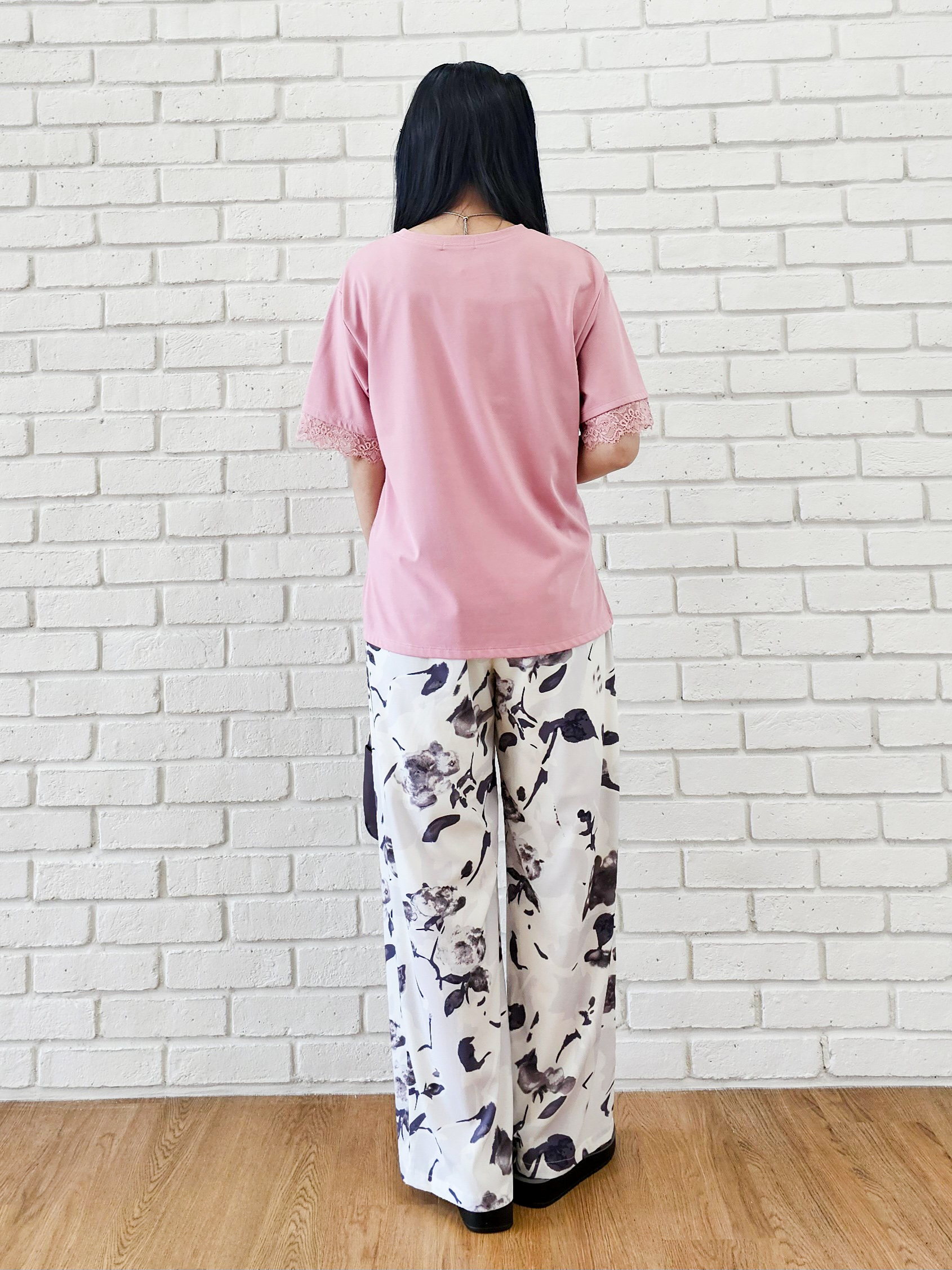 ゆゆさんの「SHOO･LA･RUE｜【UV/S-LL/洗濯機可】柄アソート お袖レースが旬顔 上品に決まる大人Tシャツ」を使ったコーディネート