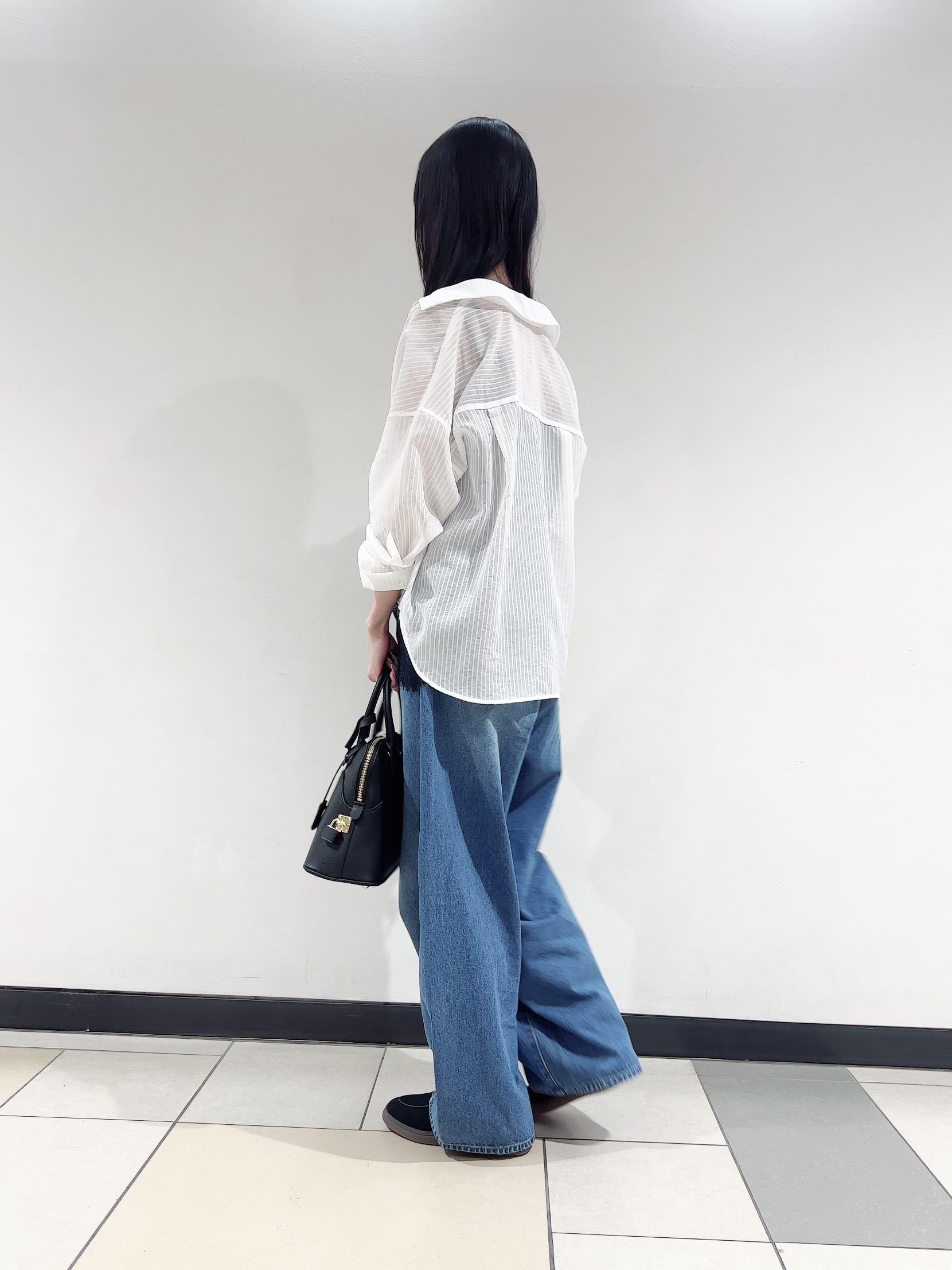 ミナミさんの「DRESSTERIOR｜◆シアーストライプクロップドシャツ」を使ったコーディネート