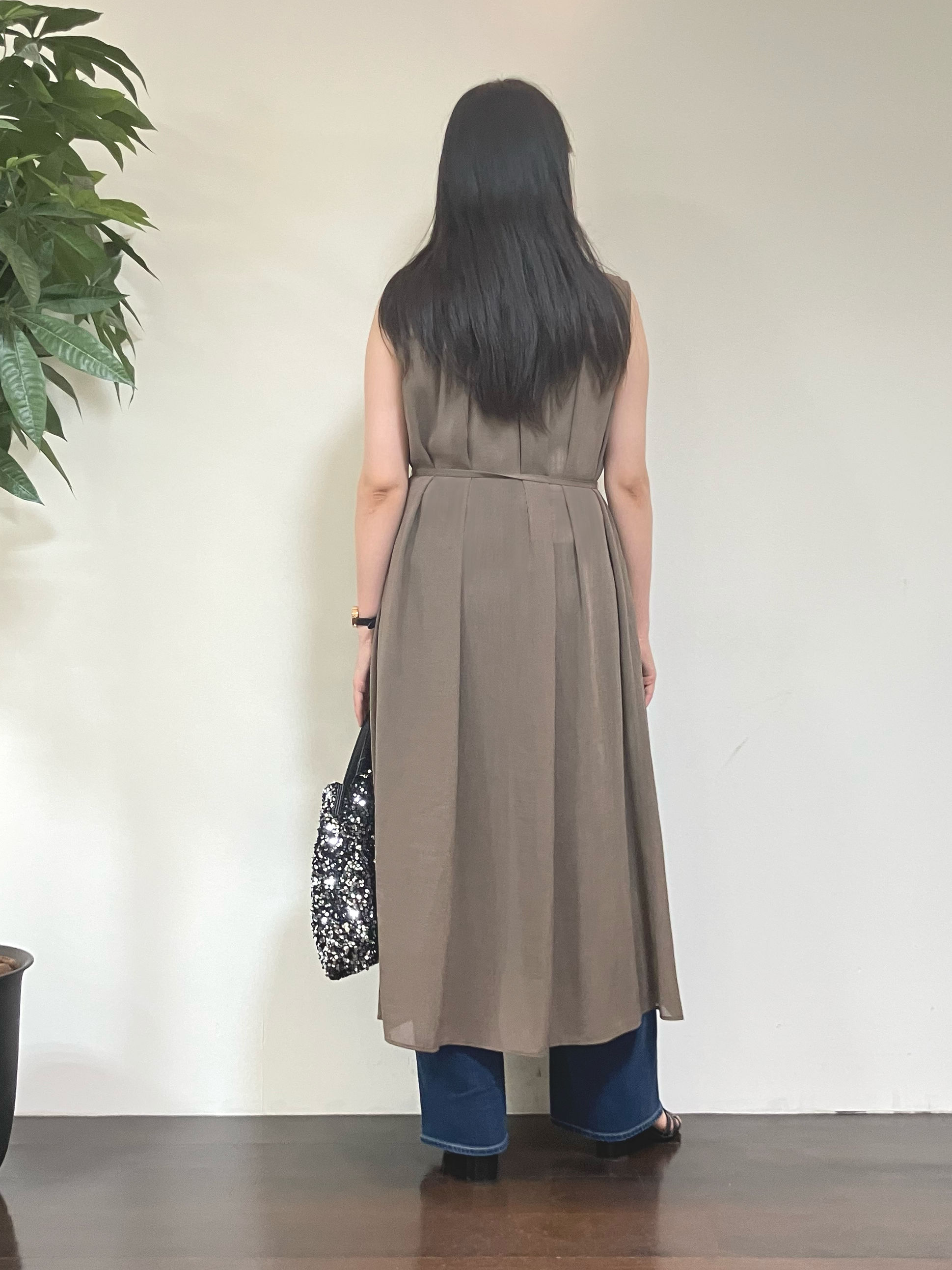 カレンさんの「UNTITLED｜【秋映え/ジレとしても〇】シアーVネックワンピース」を使ったコーディネート
