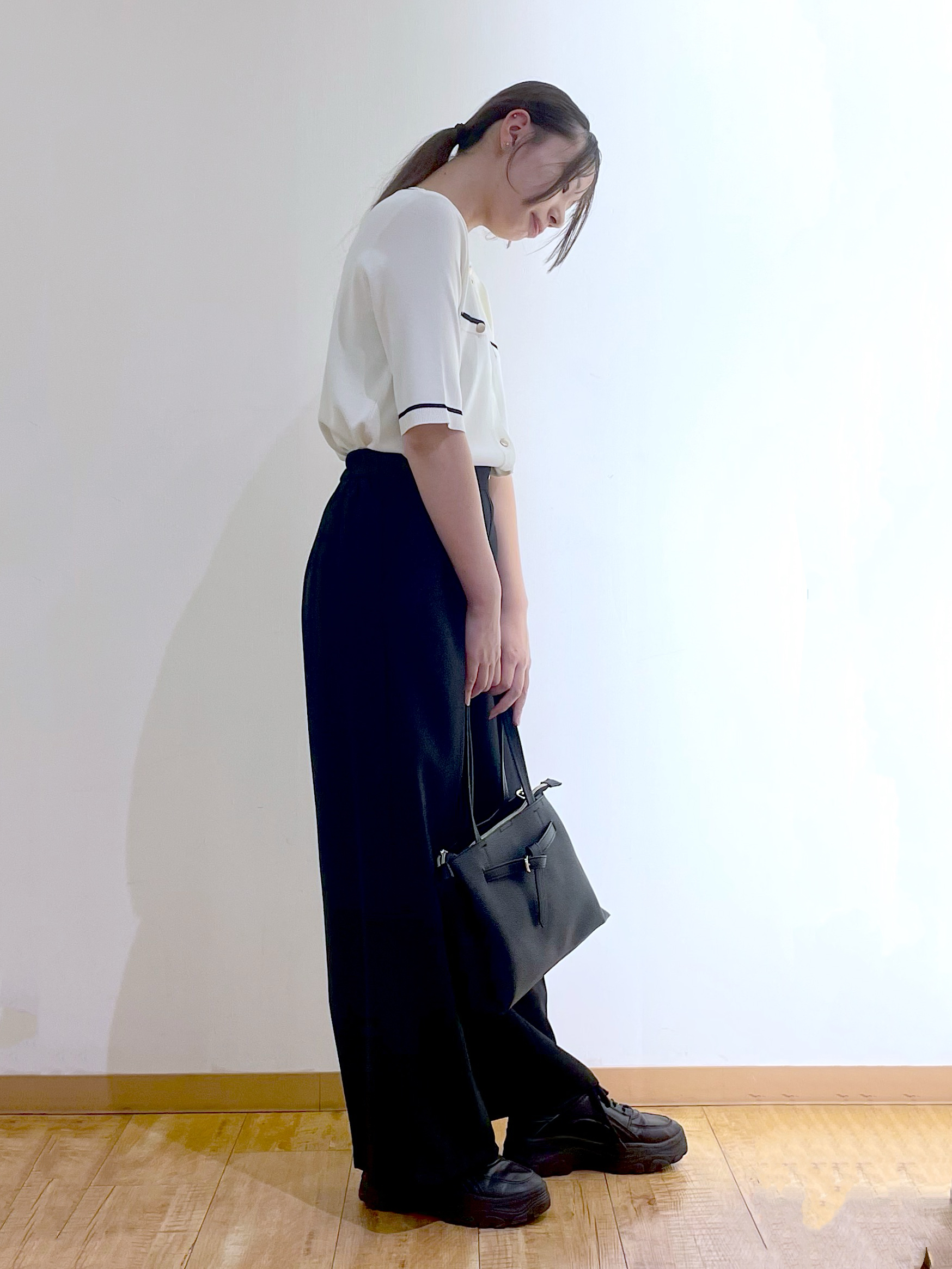 西原紗良さんの「SHOO･LA･RUE｜【UV/S-LL/洗濯機可】毛玉になりにくい 配色5分袖カーディガン」を使ったコーディネート