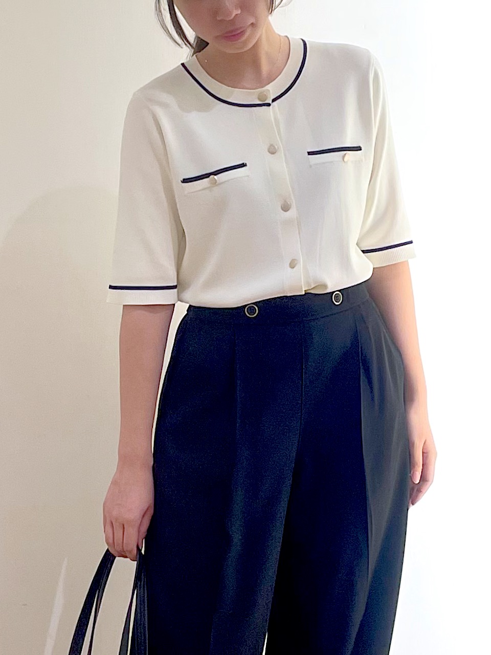 西原紗良さんの「SHOO･LA･RUE｜【UV/S-LL/洗濯機可】毛玉になりにくい 配色5分袖カーディガン」を使ったコーディネート