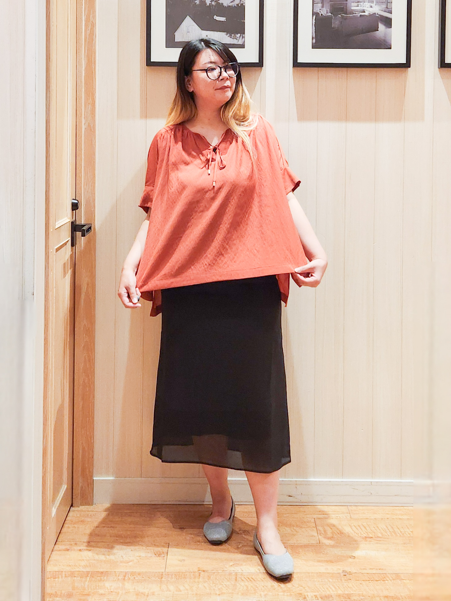 れーやんさんの「SHOO･LA･RUE｜【2点セット/洗濯機可】大人の抜け感 インせず決まるリボン付きブラウス＆タンクトップ」を使ったコーディネート