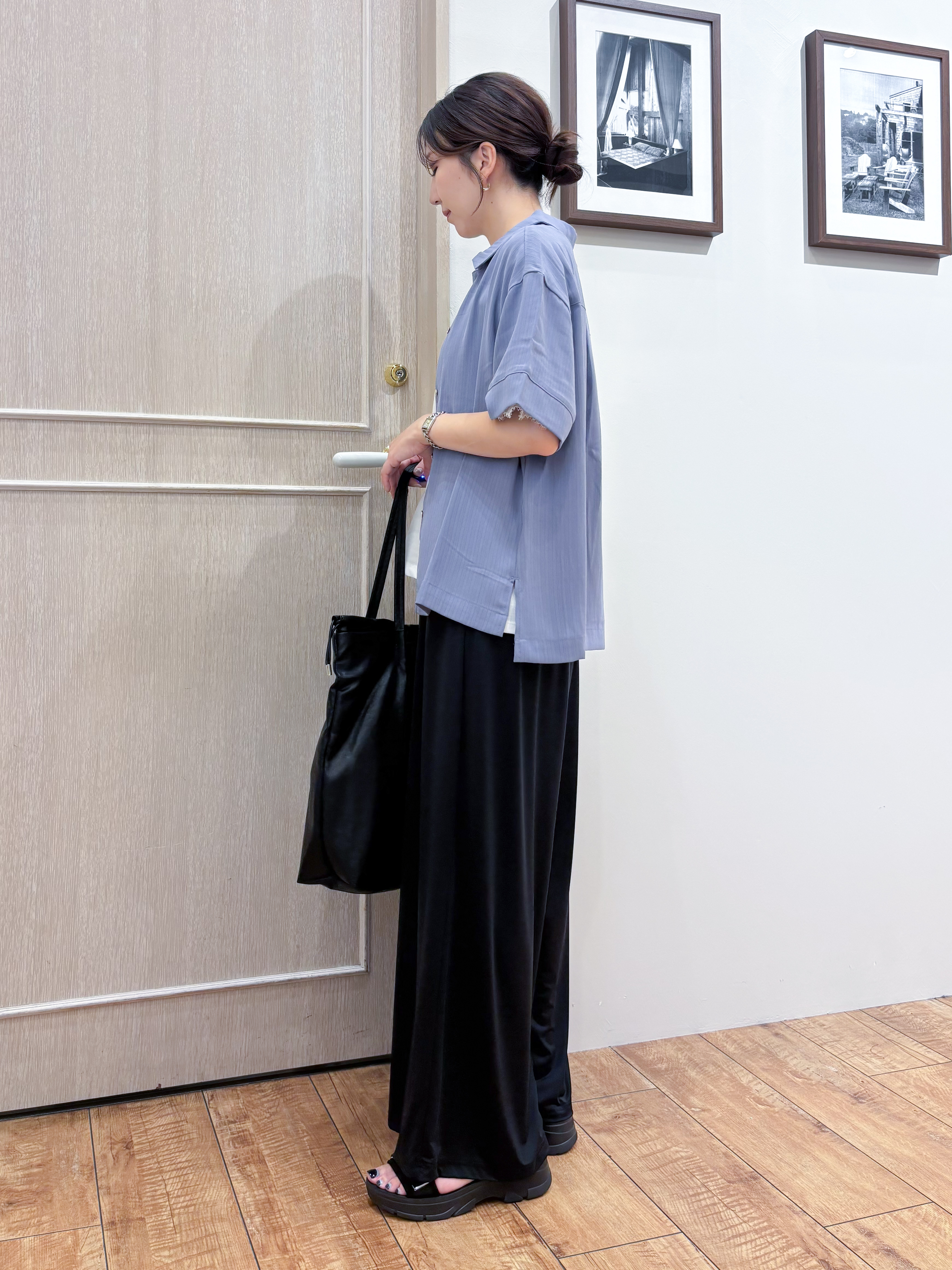 なみさんの「SHOO･LA･RUE｜【通気性〇/UV/S-LL】洗濯後しわになりにくい とろみストライプシャツ」を使ったコーディネート
