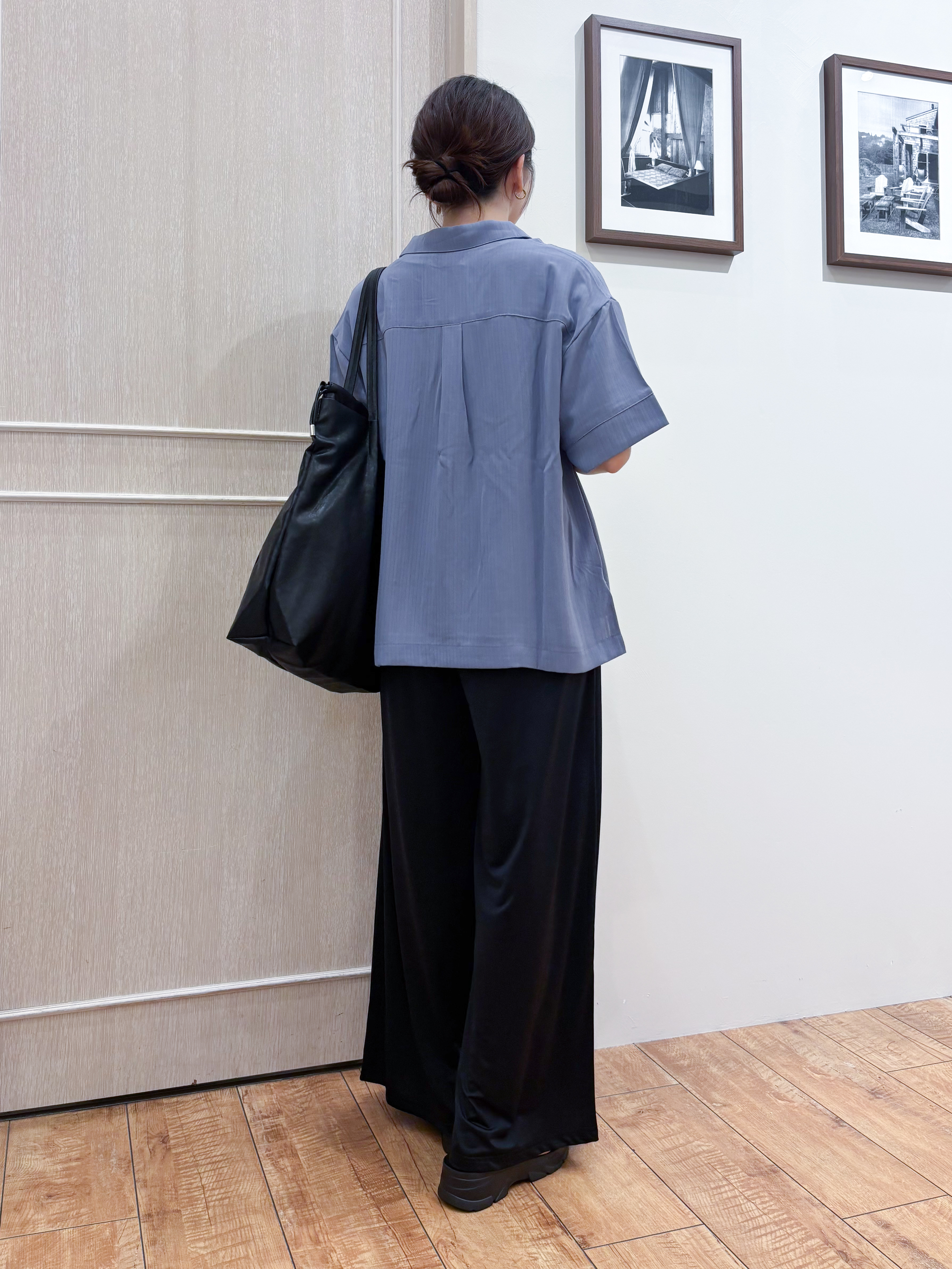 なみさんの「SHOO･LA･RUE｜【通気性〇/UV/S-LL】洗濯後しわになりにくい とろみストライプシャツ」を使ったコーディネート