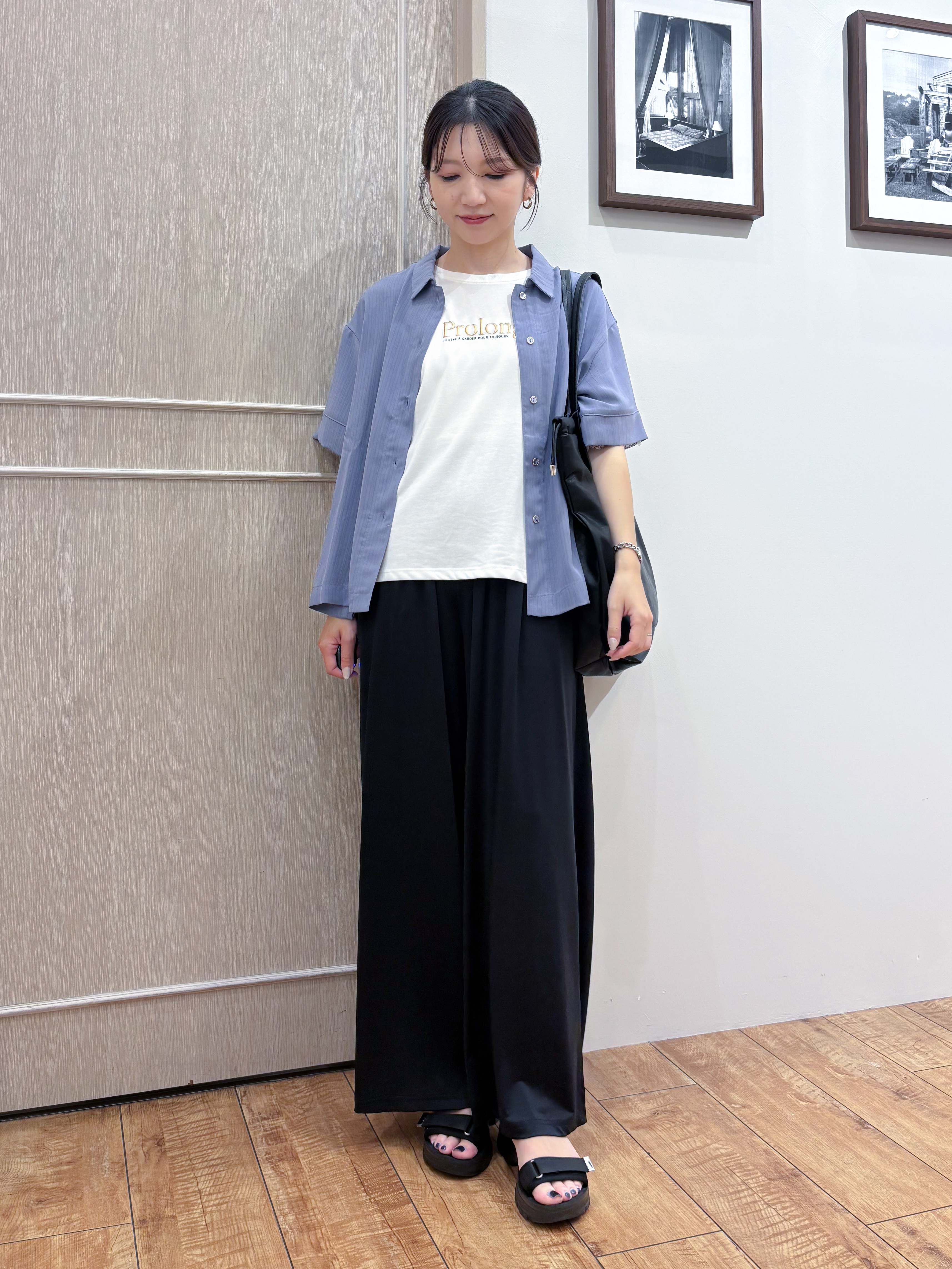 なみさんの「SHOO･LA･RUE｜【通気性〇/UV/S-LL】洗濯後しわになりにくい とろみストライプシャツ」を使ったコーディネート
