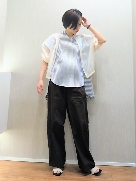 ミズタさんの「UNTITLED｜【吸水速乾/接触冷感】バックプリーツデザインブラウス」を使ったコーディネート