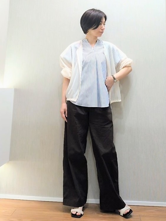 ミズタさんの「UNTITLED｜【吸水速乾/接触冷感】バックプリーツデザインブラウス」を使ったコーディネート