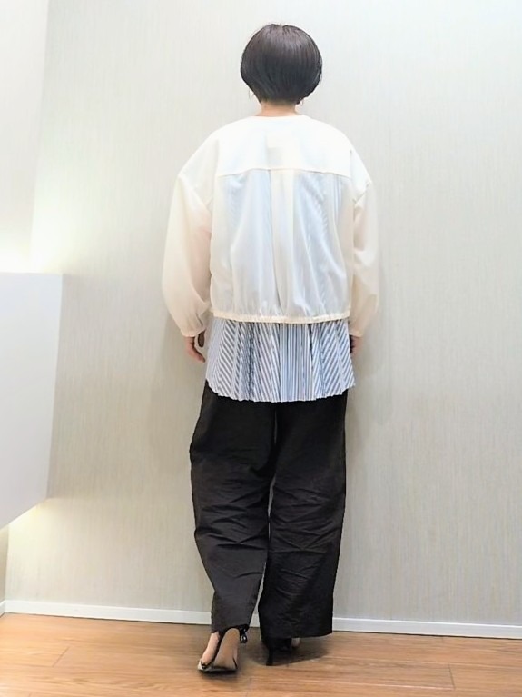ミズタさんの「UNTITLED｜【吸水速乾/接触冷感】バックプリーツデザインブラウス」を使ったコーディネート