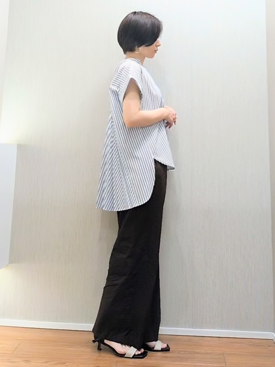 ミズタさんの「UNTITLED｜【吸水速乾/接触冷感】バックプリーツデザインブラウス」を使ったコーディネート