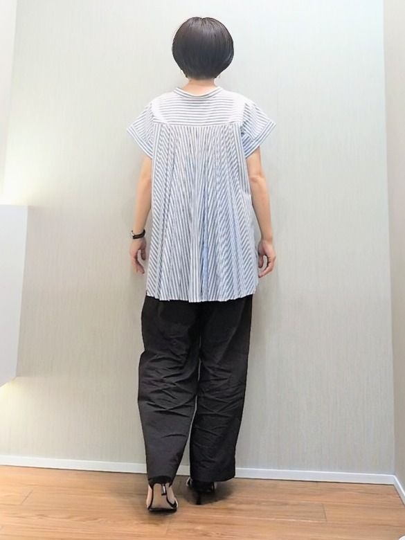 ミズタさんの「UNTITLED｜【吸水速乾/接触冷感】バックプリーツデザインブラウス」を使ったコーディネート