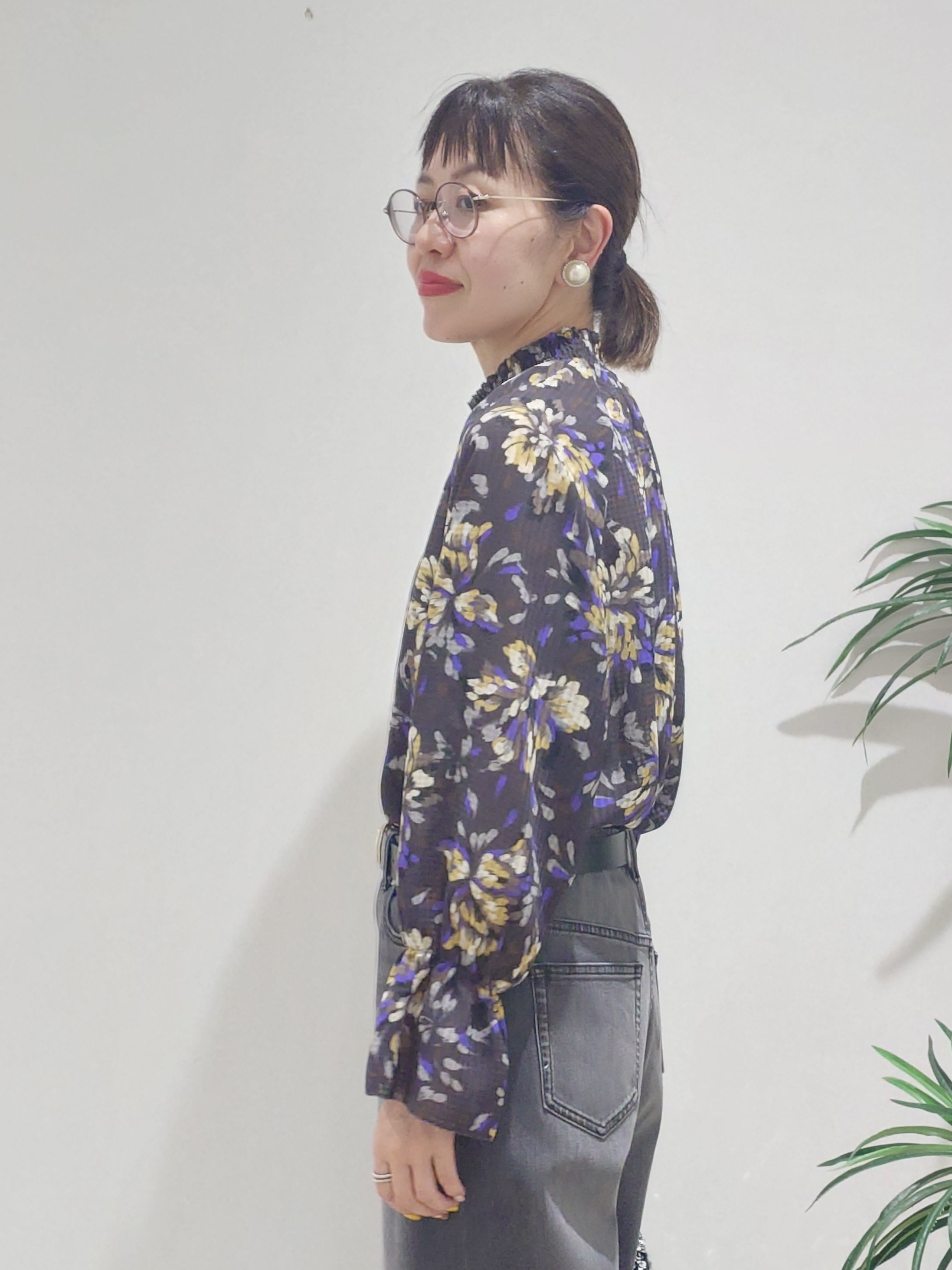 MUTSUKOさんの「UNTITLED｜【秋映え/花柄】フラワープリントブラウス」を使ったコーディネート