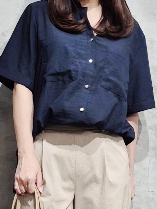 ひさえさんの「THE SHOP TK｜【M-XL/秋始めにちょうどいい】細見え5分袖Wポケットシャツ」を使ったコーディネート