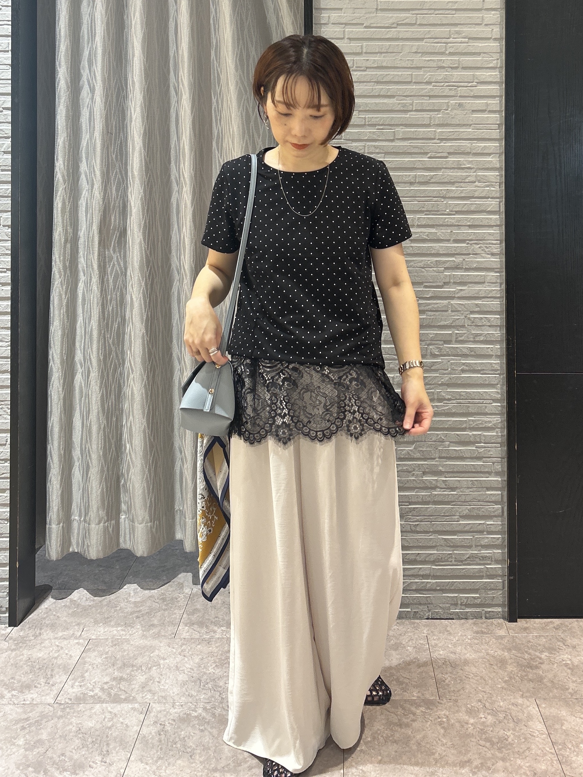 ga_riさんの「THE SHOP TK｜大人にちょうどいい チャーム付きドット柄Tシャツ」を使ったコーディネート