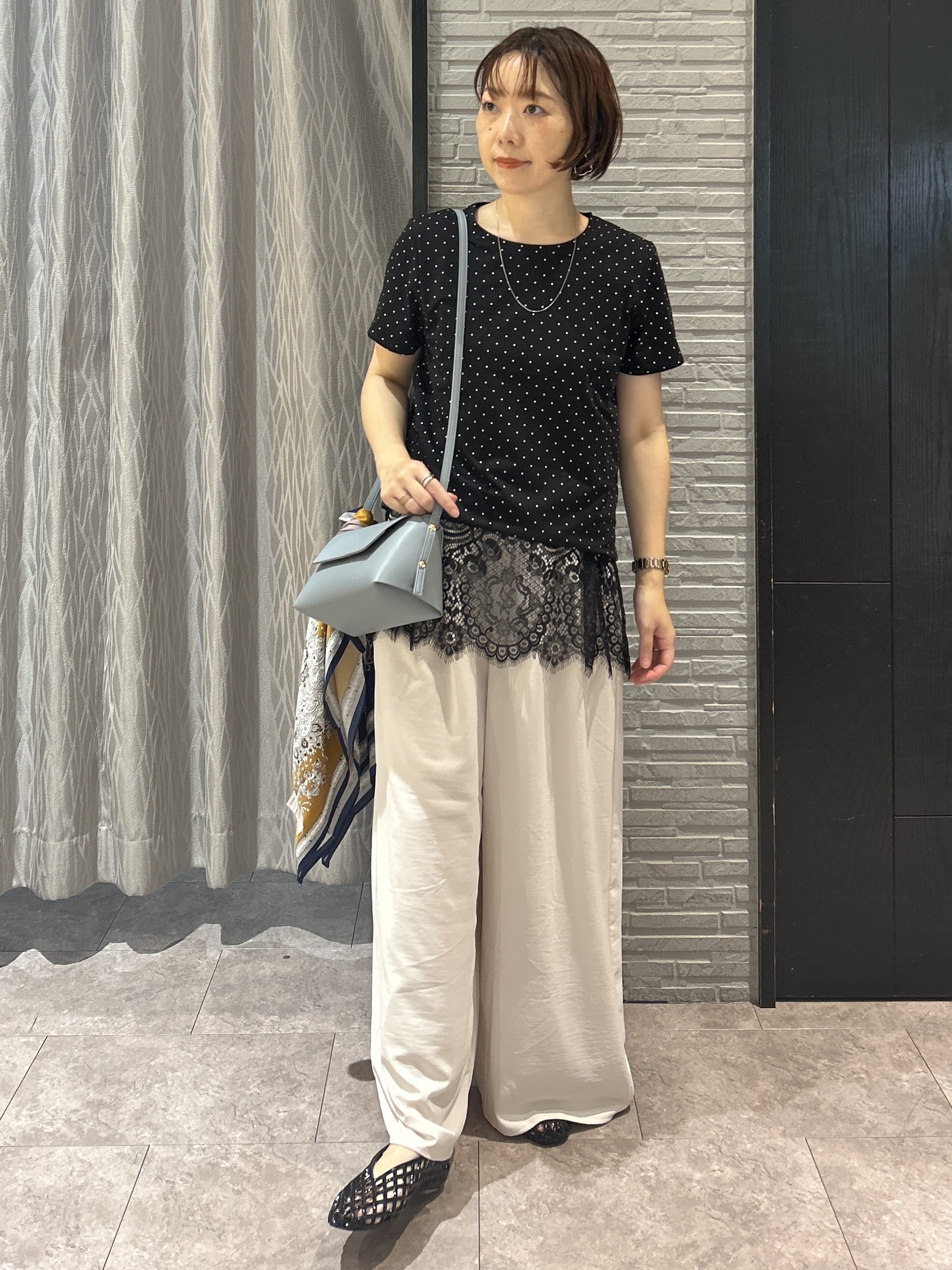 ga_riさんの「THE SHOP TK｜大人にちょうどいい チャーム付きドット柄Tシャツ」を使ったコーディネート