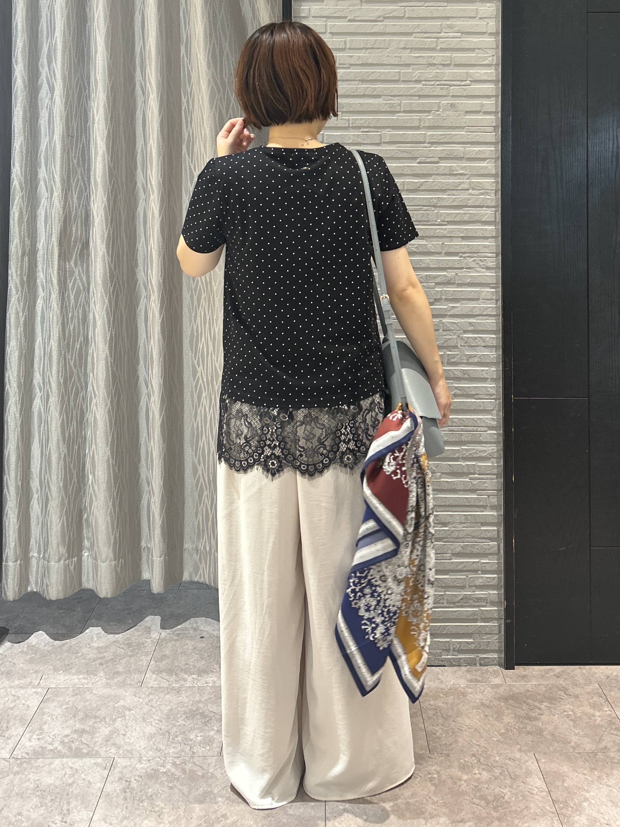 ga_riさんの「THE SHOP TK｜大人にちょうどいい チャーム付きドット柄Tシャツ」を使ったコーディネート