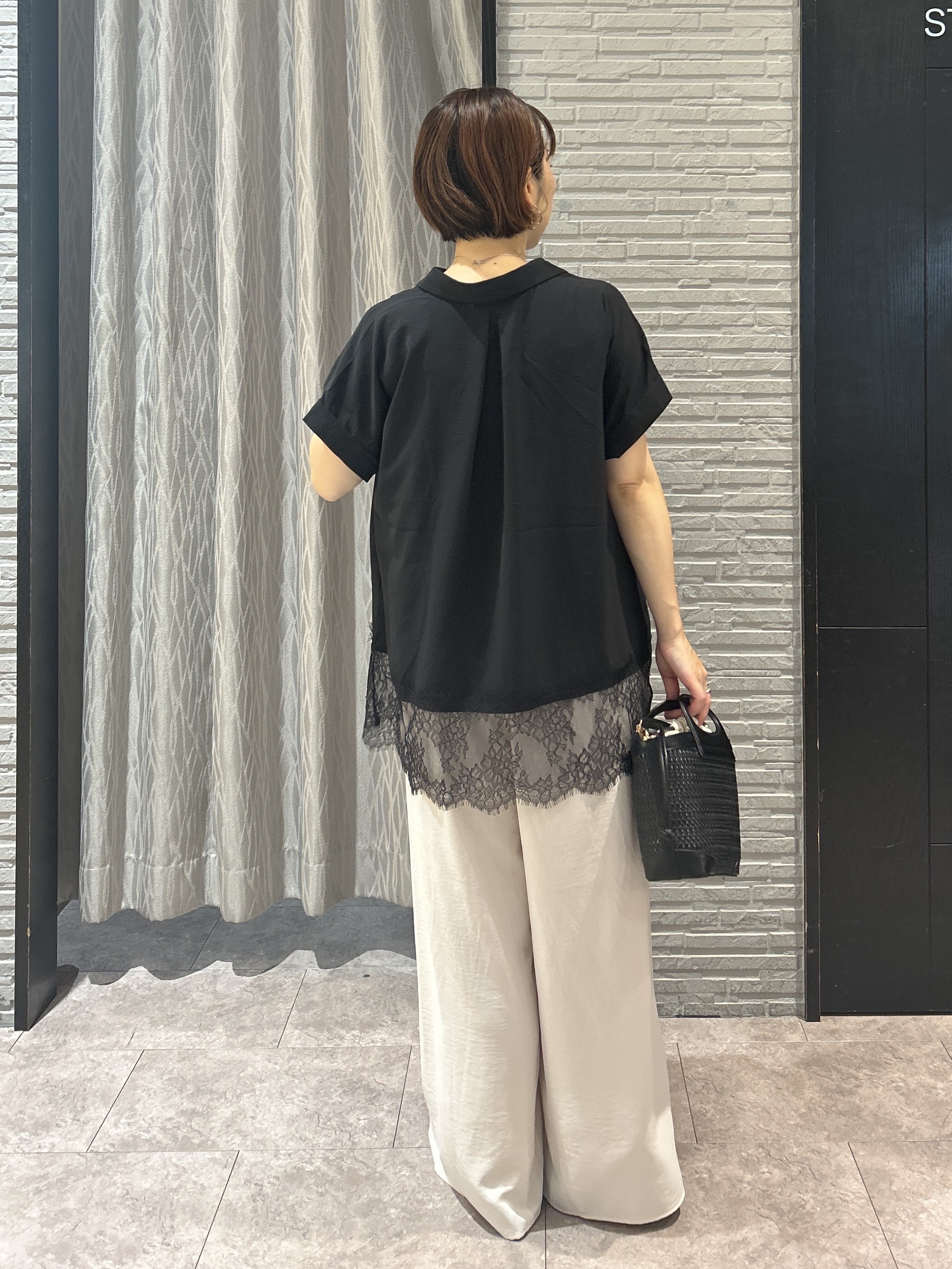 ga_riさんの「THE SHOP TK｜【ひんやり/体型カバー】裾レース切り替え スキッパーシャツ」を使ったコーディネート