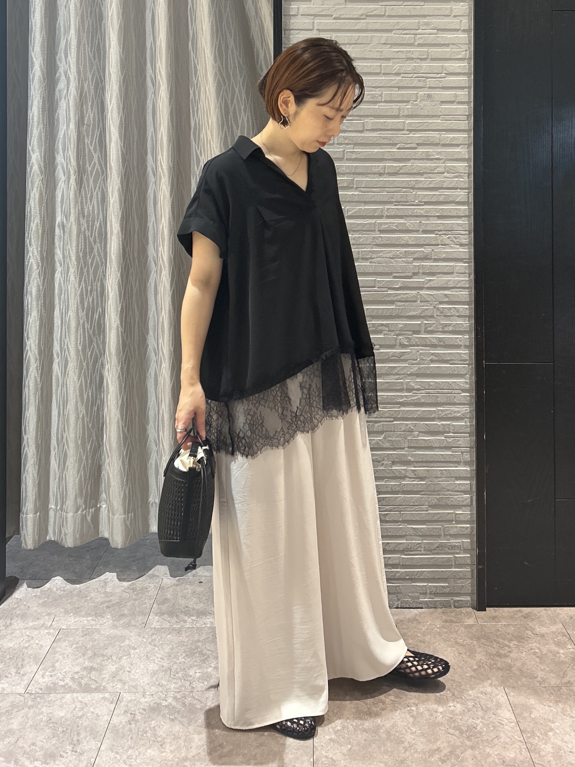 ga_riさんの「THE SHOP TK｜【ひんやり/体型カバー】裾レース切り替え スキッパーシャツ」を使ったコーディネート