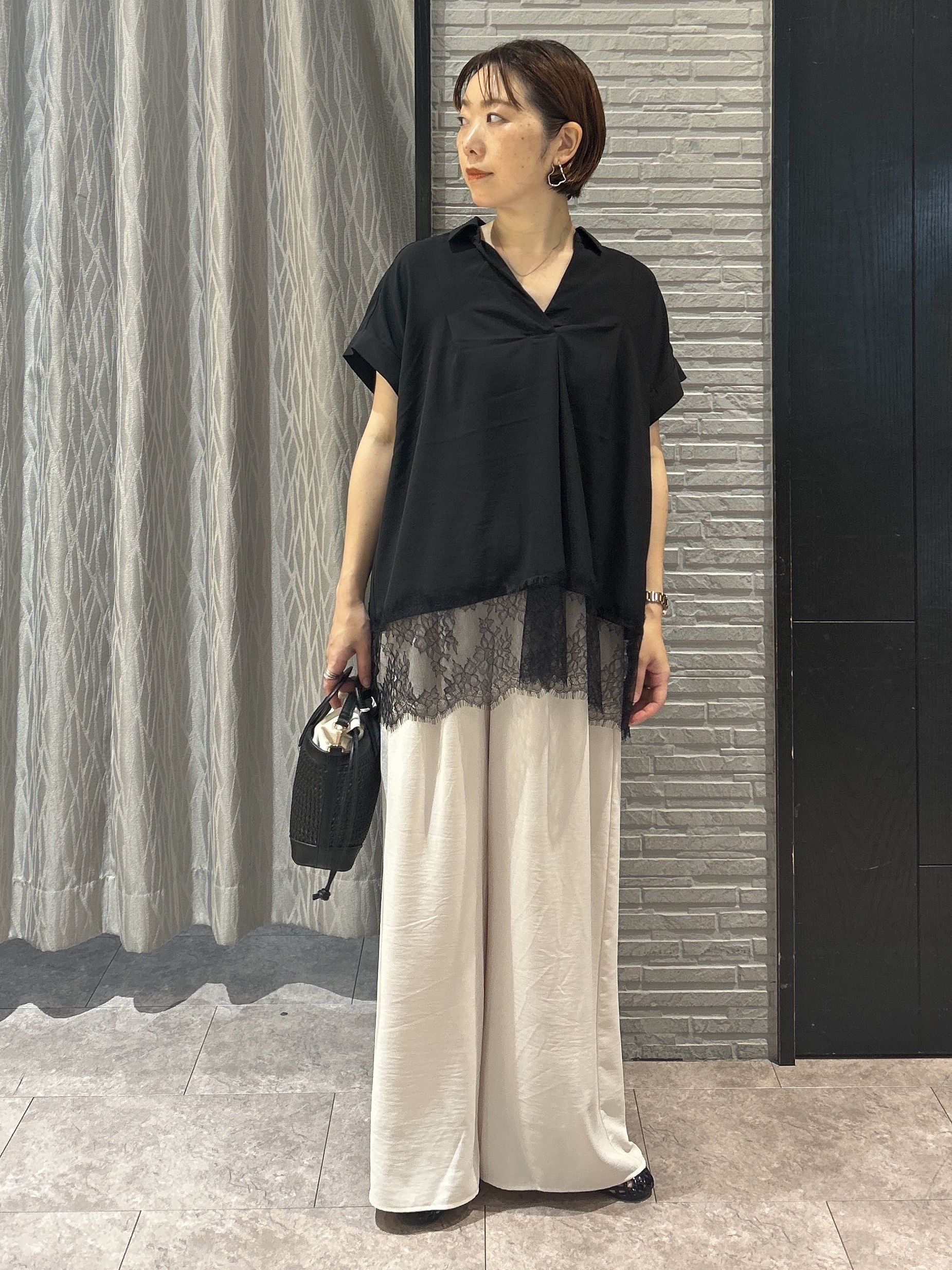 ga_riさんの「THE SHOP TK｜【ひんやり/体型カバー】裾レース切り替え スキッパーシャツ」を使ったコーディネート