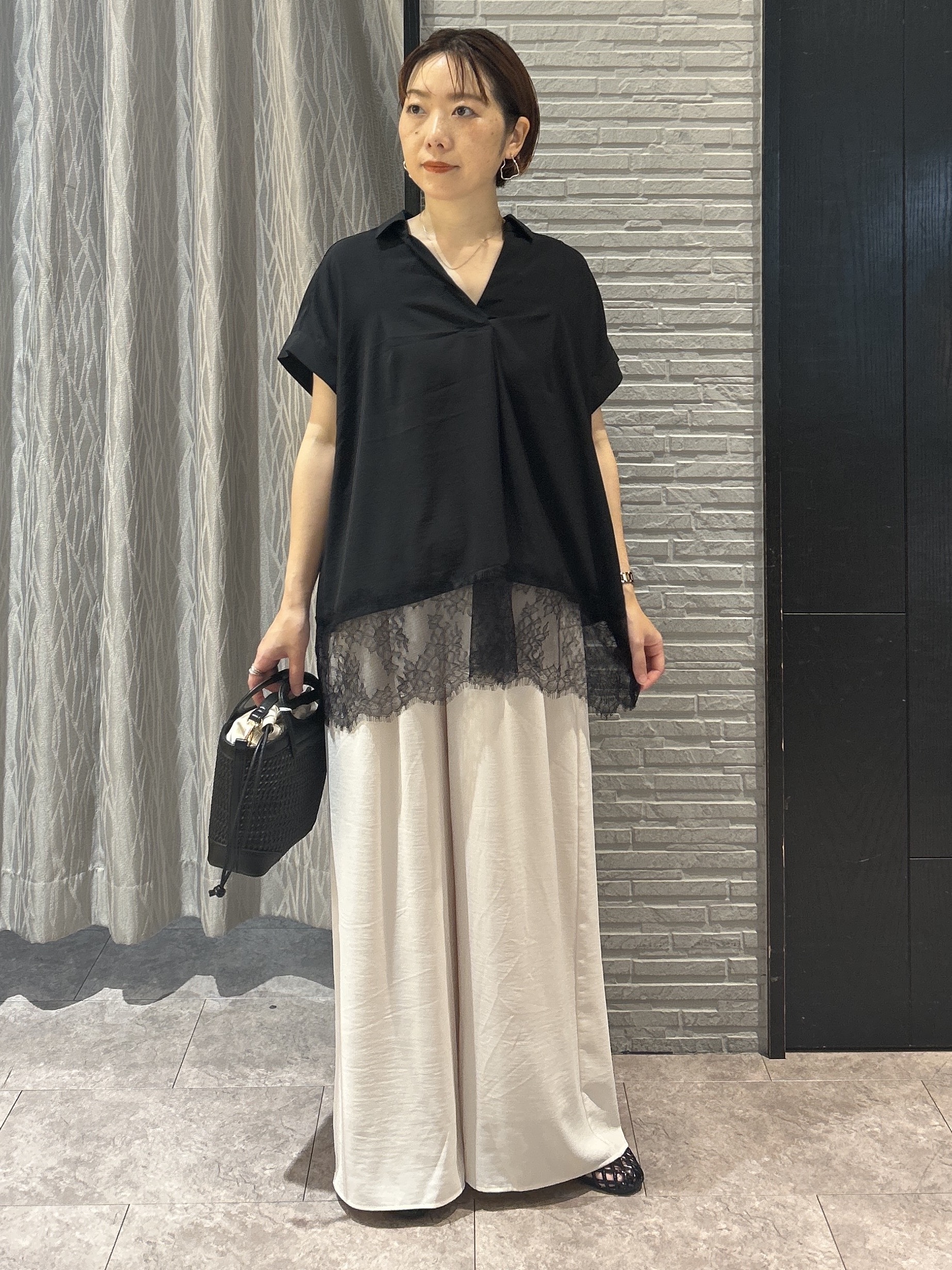 ga_riさんの「THE SHOP TK｜【ひんやり/体型カバー】裾レース切り替え スキッパーシャツ」を使ったコーディネート