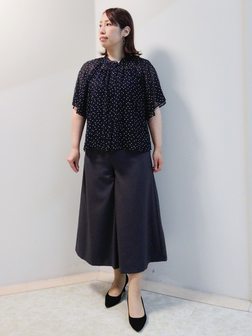 エリさんの「Reflect｜【セットアップ／手洗い可】ドット柄シアーブラウス」を使ったコーディネート