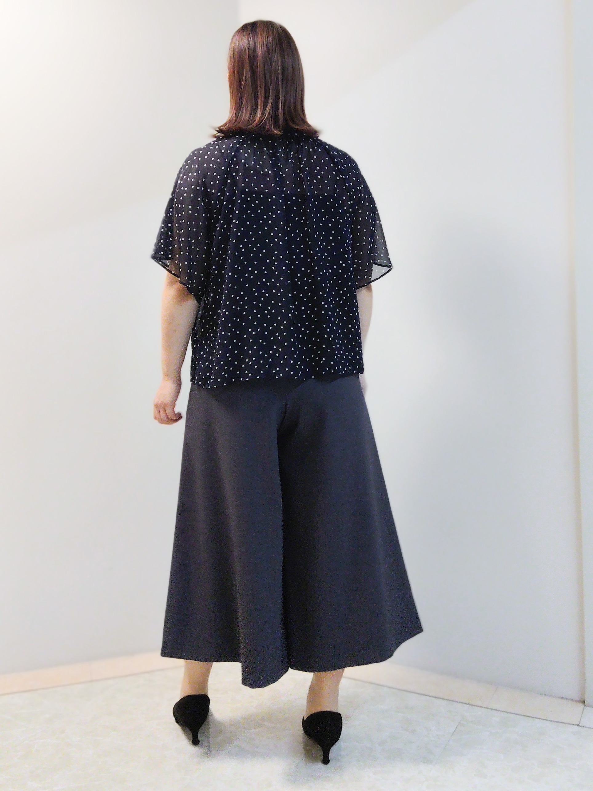 エリさんの「Reflect｜【セットアップ／手洗い可】ドット柄シアーブラウス」を使ったコーディネート
