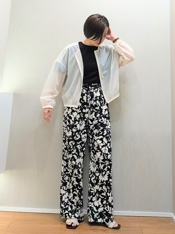 ミズタさんの「UNTITLED｜【秋羽織り/ジップ】トリコットシアーブラウス」を使ったコーディネート