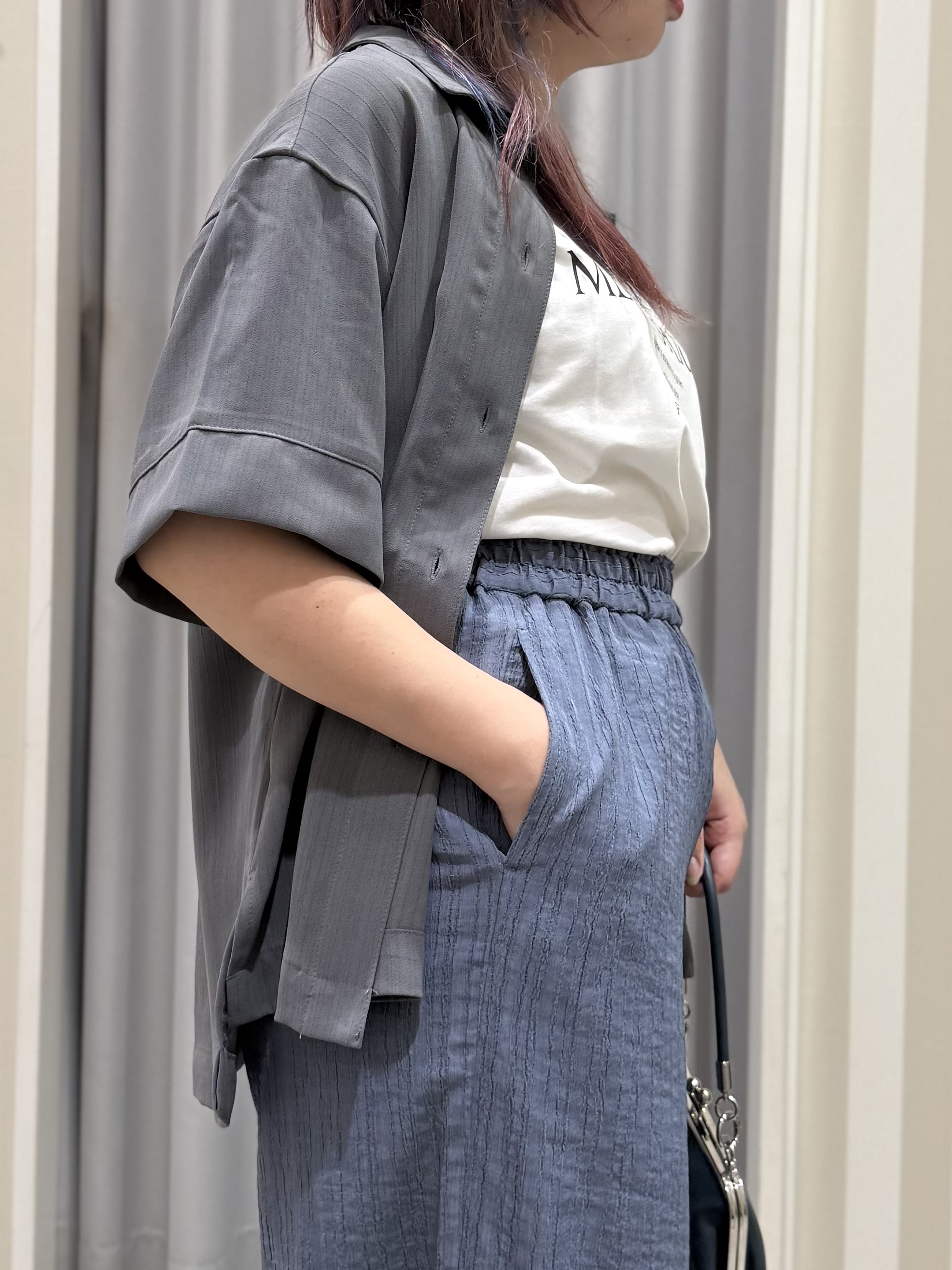 sakinoさんの「SHOO･LA･RUE｜【通気性〇/UV/S-LL】洗濯後しわになりにくい とろみストライプシャツ」を使ったコーディネート