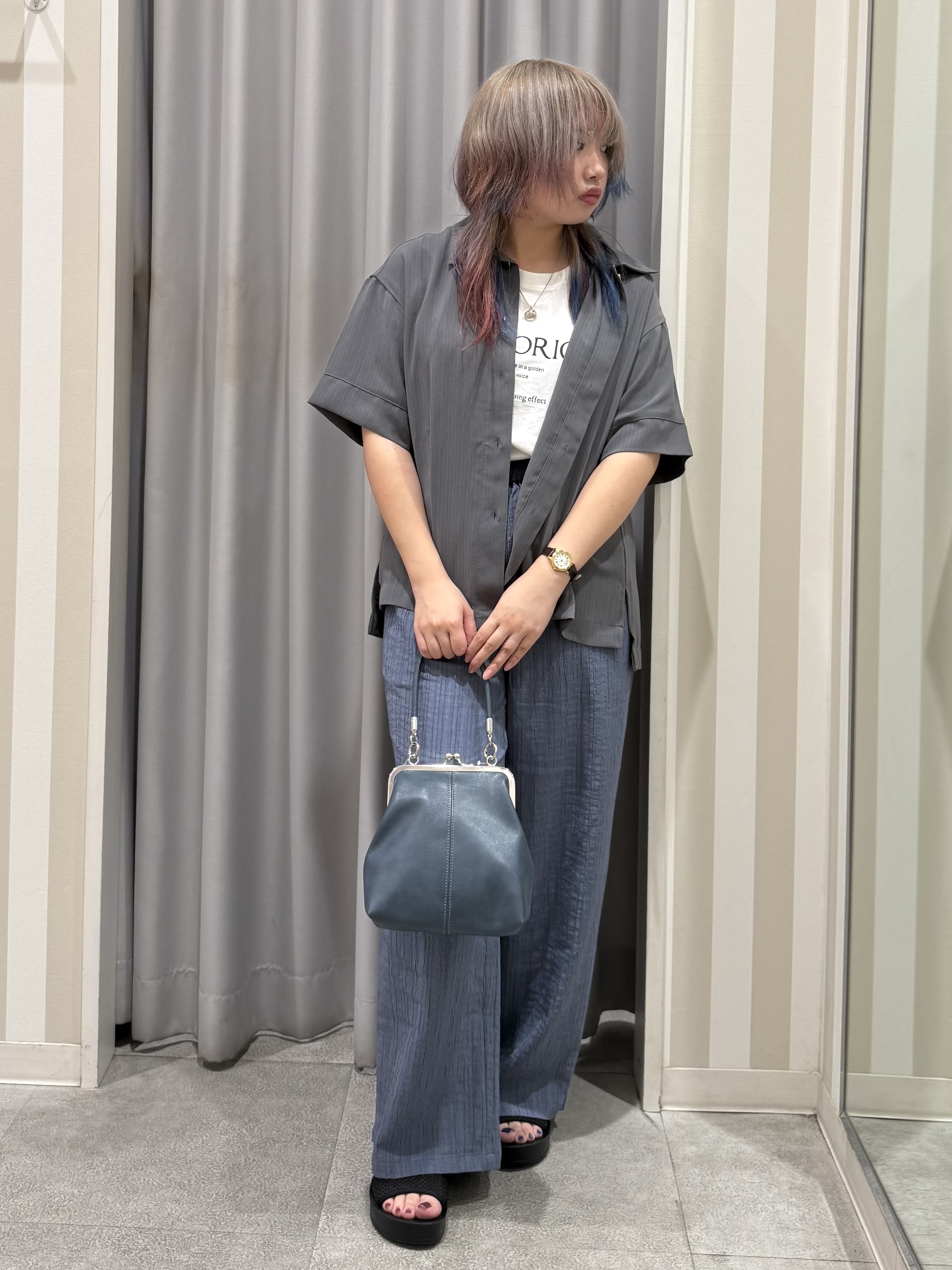 sakinoさんの「SHOO･LA･RUE｜【通気性〇/UV/S-LL】洗濯後しわになりにくい とろみストライプシャツ」を使ったコーディネート