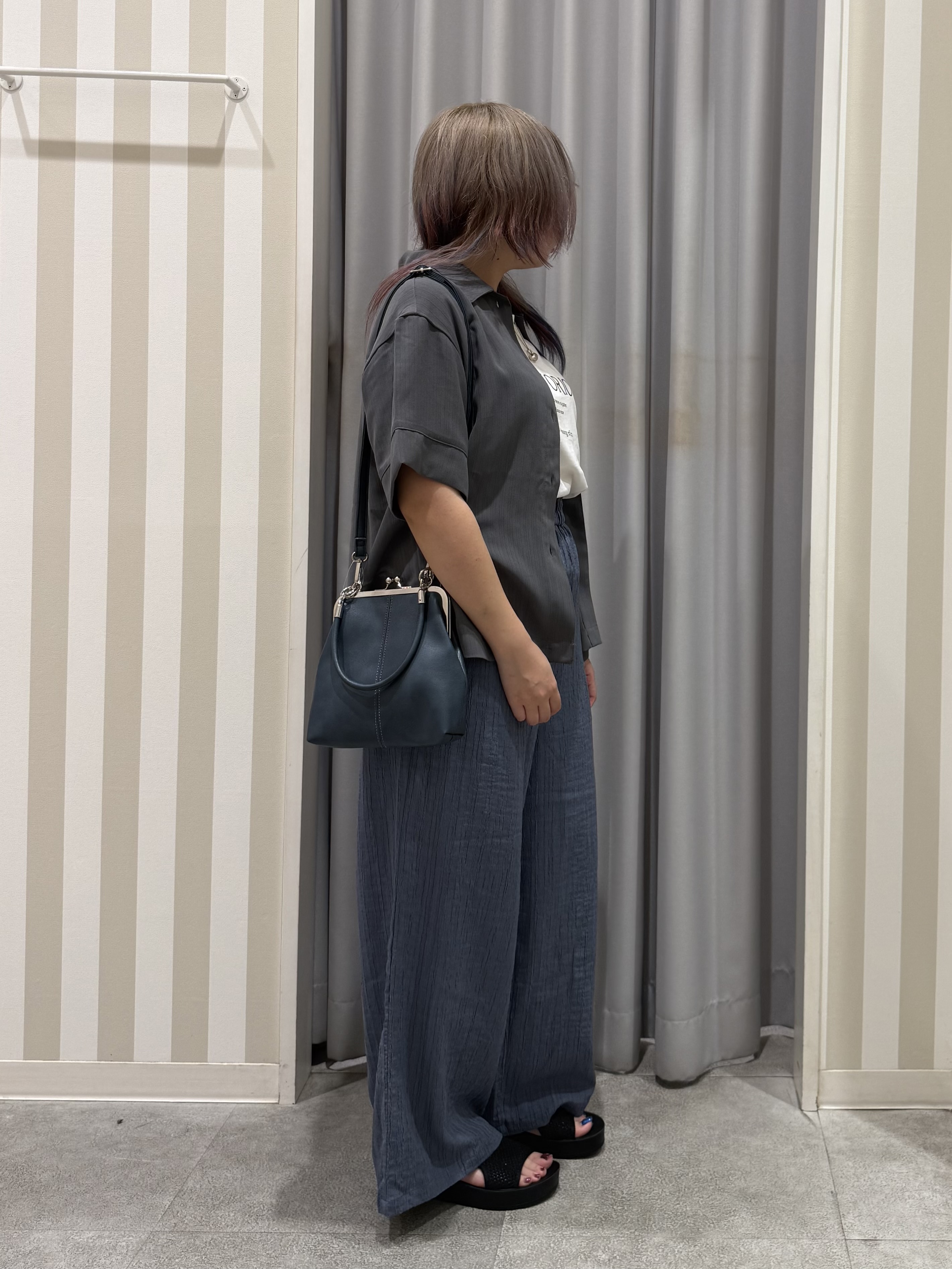 sakinoさんの「SHOO･LA･RUE｜【通気性〇/UV/S-LL】洗濯後しわになりにくい とろみストライプシャツ」を使ったコーディネート