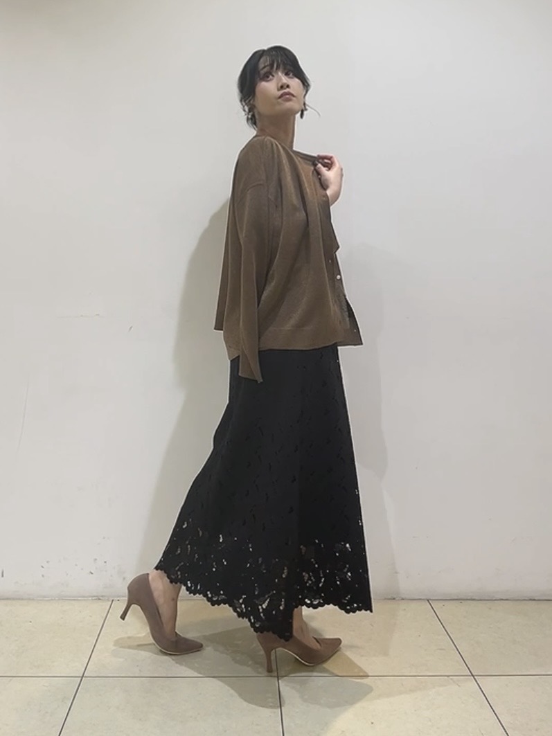 watanabeさんの「UNTITLED｜【アンサンブル可/秋羽織り/シアー】前後2WAYカーディガン」を使ったコーディネート
