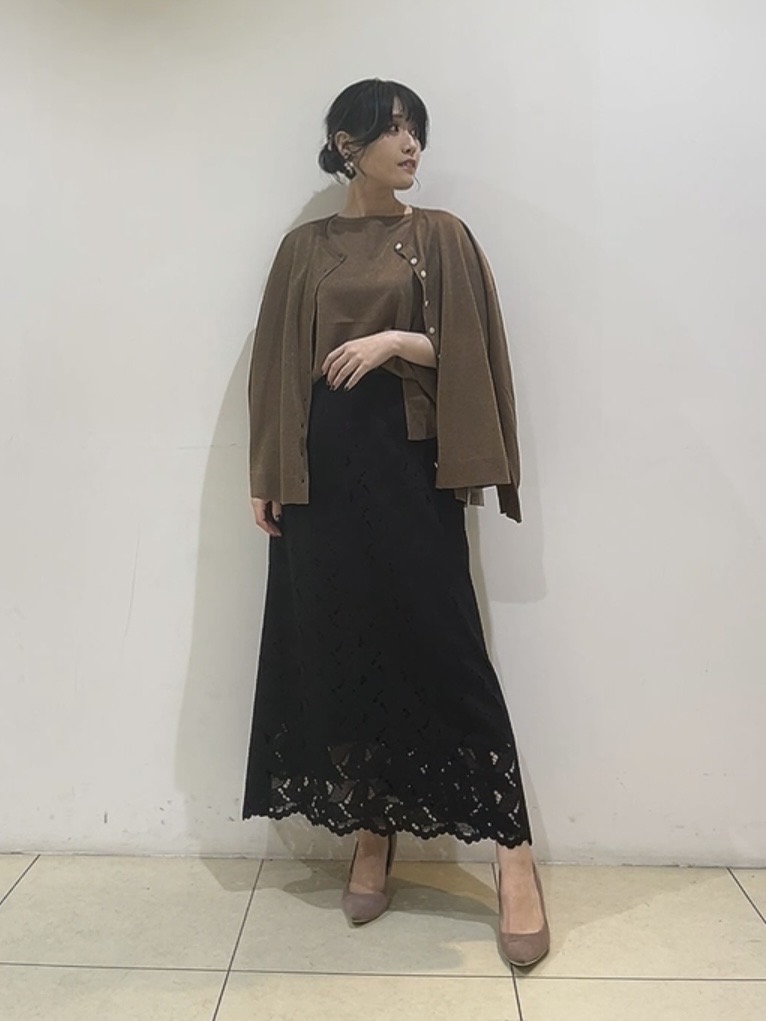 watanabeさんの「UNTITLED｜【アンサンブル可/秋羽織り/シアー】前後2WAYカーディガン」を使ったコーディネート