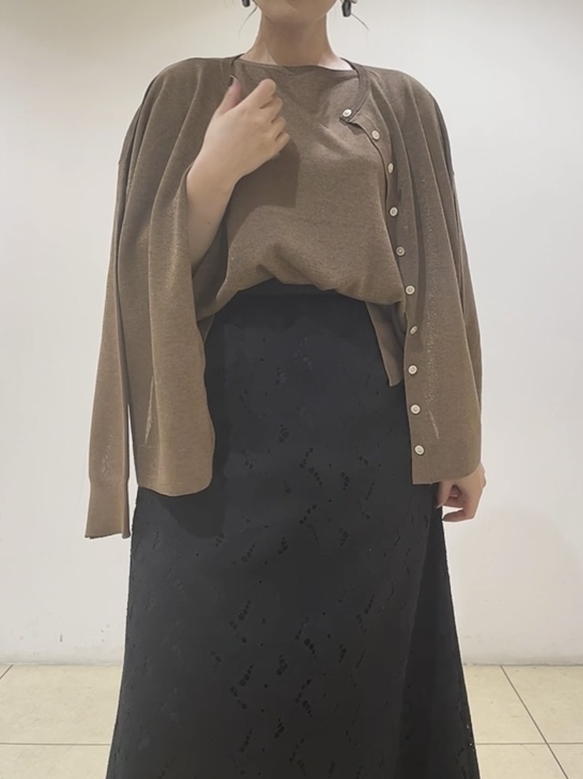 watanabeさんの「UNTITLED｜【アンサンブル可/秋羽織り/シアー】前後2WAYカーディガン」を使ったコーディネート