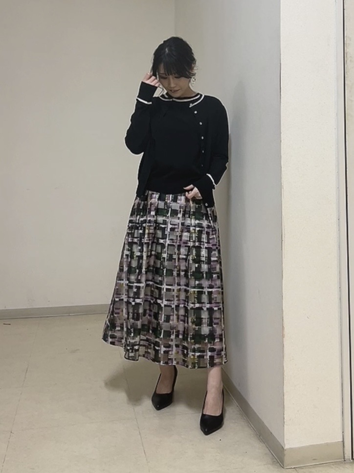 watanabeさんの「UNTITLED｜【アンサンブル可/きれいめ/通勤】コンパクト5分袖ニット」を使ったコーディネート