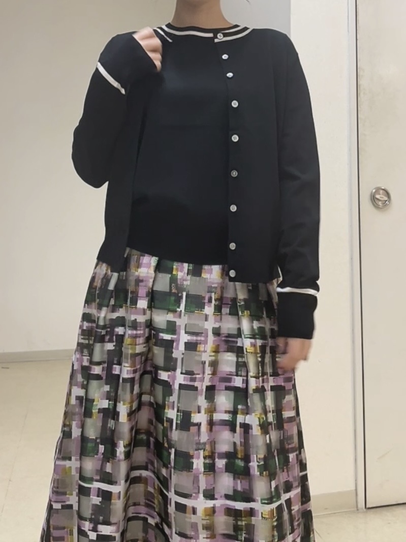 watanabeさんの「UNTITLED｜【アンサンブル可/きれいめ/通勤】コンパクト5分袖ニット」を使ったコーディネート