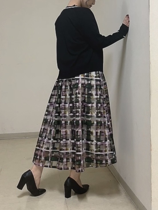 watanabeさんの「UNTITLED｜【アンサンブル可/きれいめ/通勤】コンパクト5分袖ニット」を使ったコーディネート