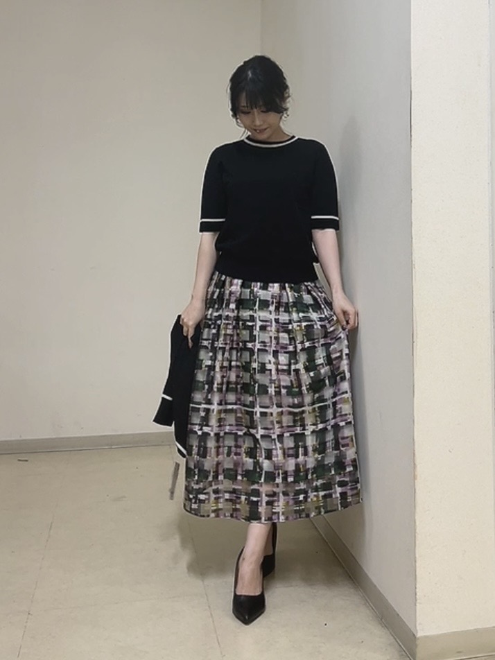 watanabeさんの「UNTITLED｜【アンサンブル可/きれいめ/通勤】コンパクト5分袖ニット」を使ったコーディネート