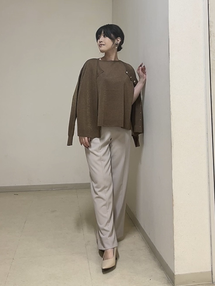 watanabeさんの「UNTITLED｜【アンサンブル可/秋羽織り/シアー】前後2WAYカーディガン」を使ったコーディネート